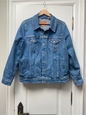 Levi's Classic Blue Denim Trucker Jacket